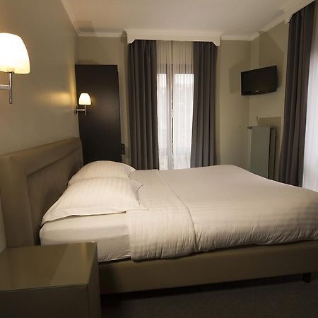 Hotel Le Chantecler Брюксел Екстериор снимка