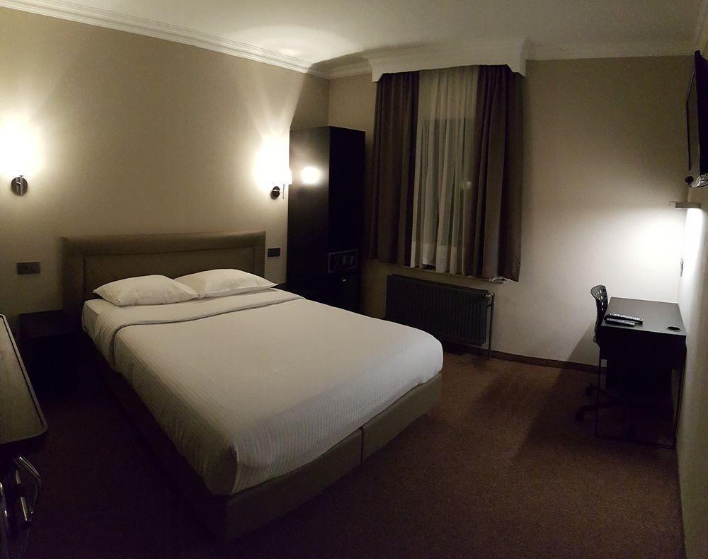 Hotel Le Chantecler Брюксел Екстериор снимка