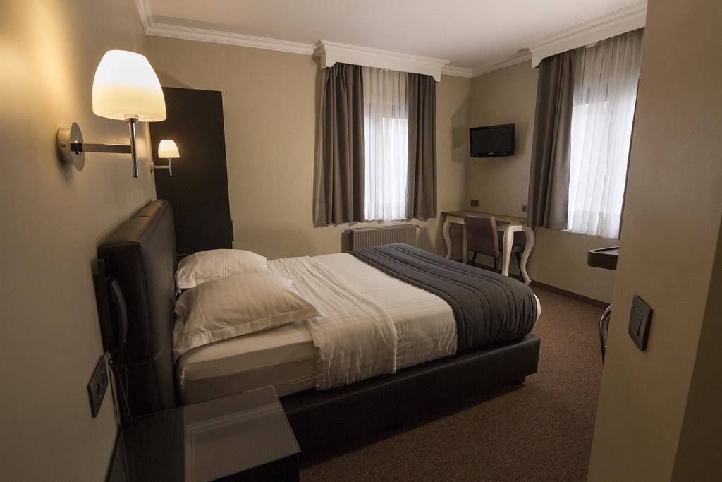 Hotel Le Chantecler Брюксел Екстериор снимка