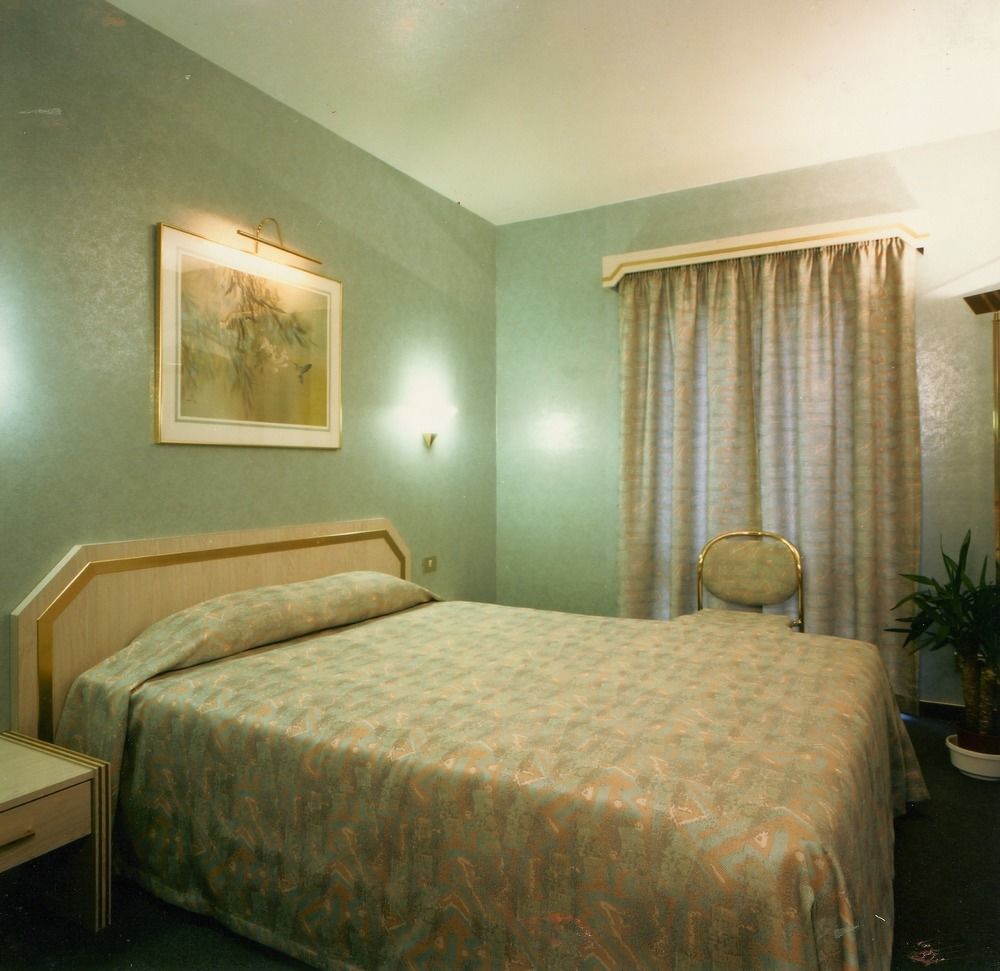 Hotel Le Chantecler Брюксел Екстериор снимка